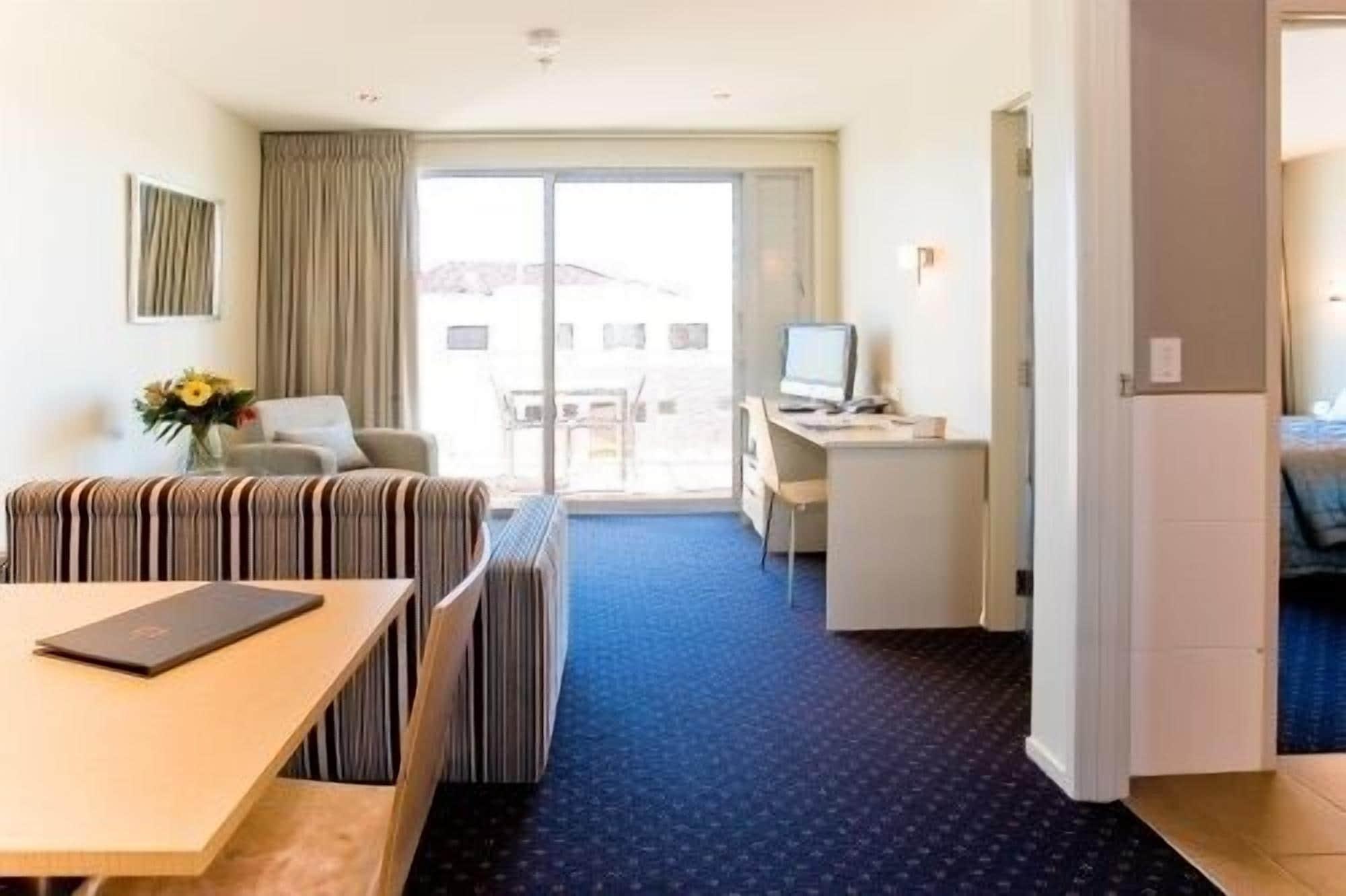 The Crown Hotel Нейпир Экстерьер фото